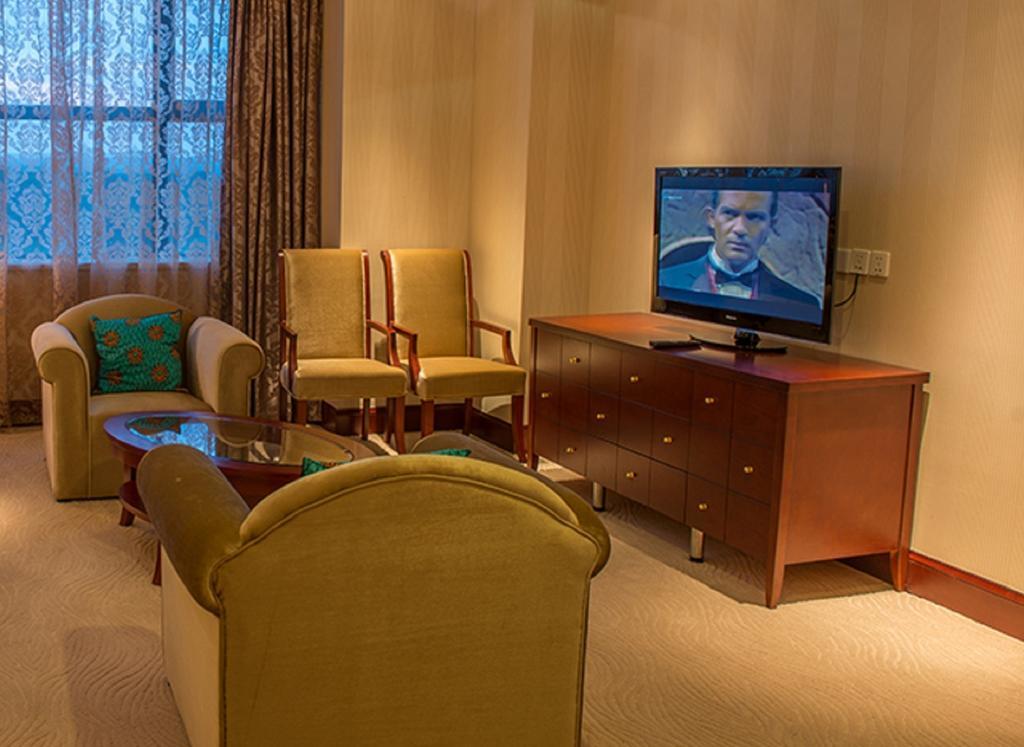 President Hotel At Umodzi Park Lilongwe Phòng bức ảnh