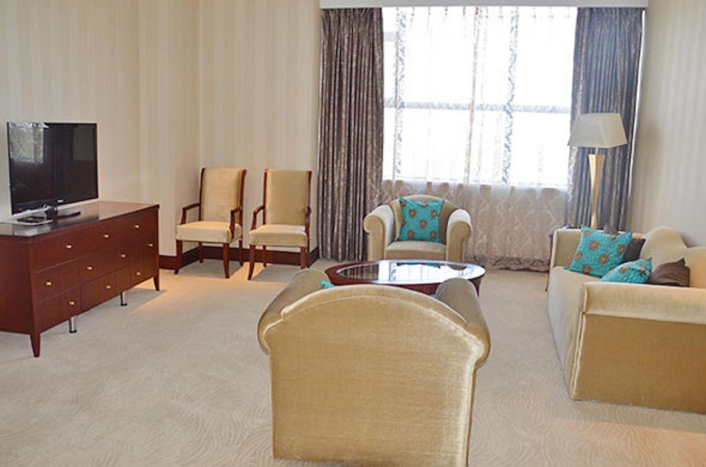 President Hotel At Umodzi Park Lilongwe Phòng bức ảnh